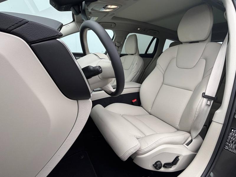 VOLVO V60 B4 197ch Ultra Style Dark DCT 7