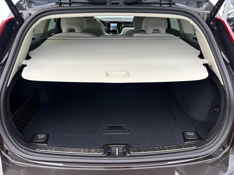 VOLVO V60 B4 197ch Ultra Style Dark DCT 7