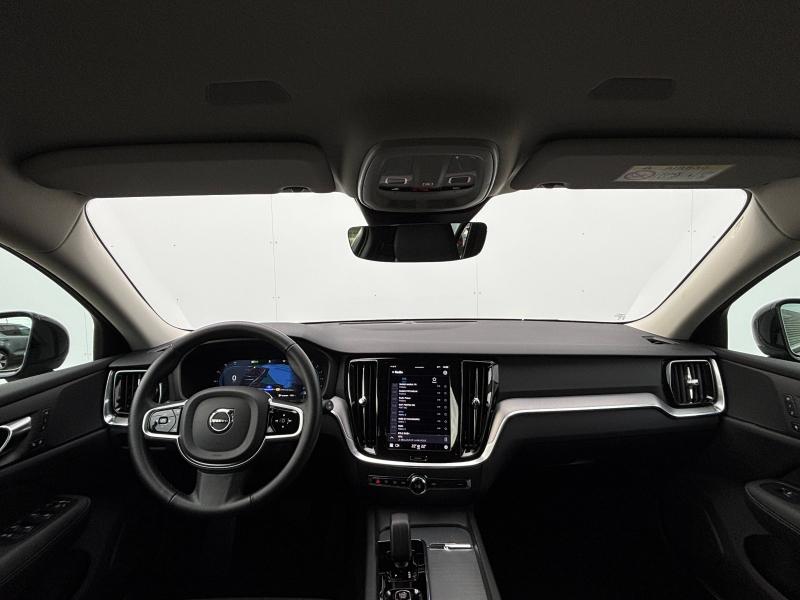 VOLVO V60 B4 197ch Plus Style Dark DCT 7