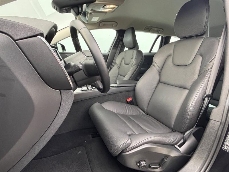 VOLVO V60 B4 197ch Plus Style Dark DCT 7