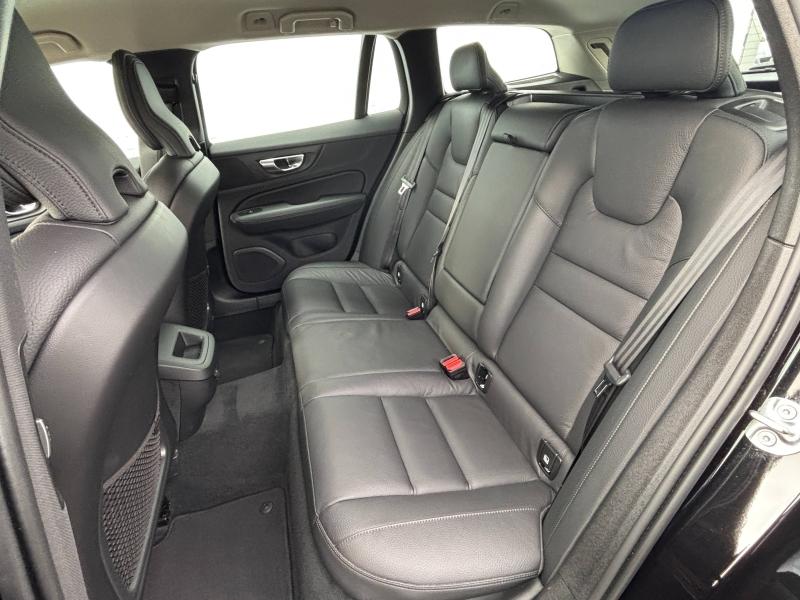 VOLVO V60 B4 197ch Plus Style Dark DCT 7