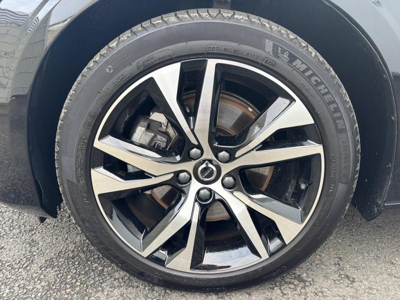 VOLVO V60 B4 197ch Plus Style Dark DCT 7